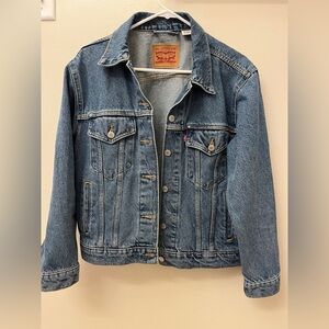 Levi’s denim jacket, boxy fit, size Large